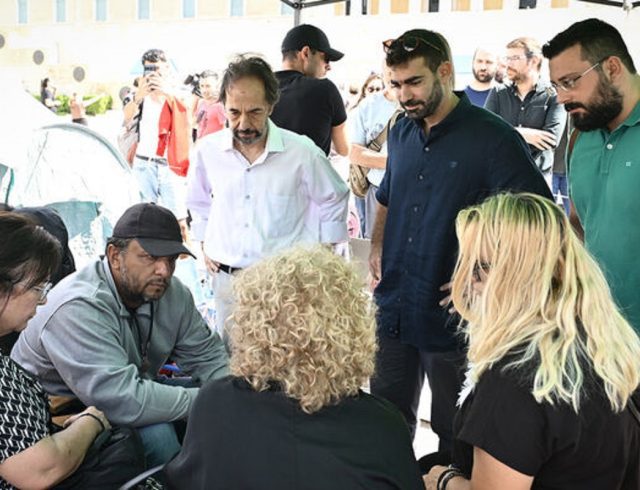 vasara-fyssa-dikigoroi-routsi-syntagma-5