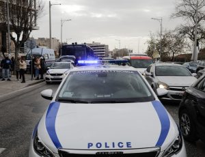 Alkis Kampanos; Thessaloniki; police; riot police; trial; Άλκης Καμπανός; Θεσσαλονίκη; αθλητική βία; αστυνομία; αστυνομικά μέτρα; αστυνομικός κλοιός; δίκη; δικαστήριο; δικαστικό μέγαρο; δολοφονία; περιπολικό;