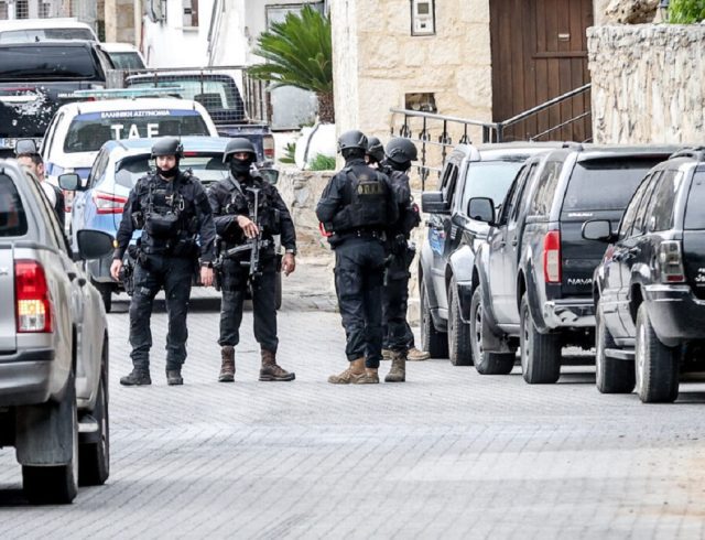 [381643] ΠΕΡΙΣΤΑΤΙΚΟ ΜΕ ΠΥΡΟΒΟΛΙΣΜΟΥΣ ΜΕ ΑΠΟΤΕΛΕΣΜΑ ΝΕΚΡΟΥΣ ΚΑΙ ΤΡΑΥΜΑΤΙΕΣ ΣΗΜΕΙΩΘΗΚΕ ΣΤΑ ΒΟΡΙΖΙΑ ΗΡΑΚΛΕΙΟΥ ΚΡΗΤΗΣ  (ΣΤΕΦΑΝΟΣ ΡΑΠΑΝΗΣ / EUROKINISSI)