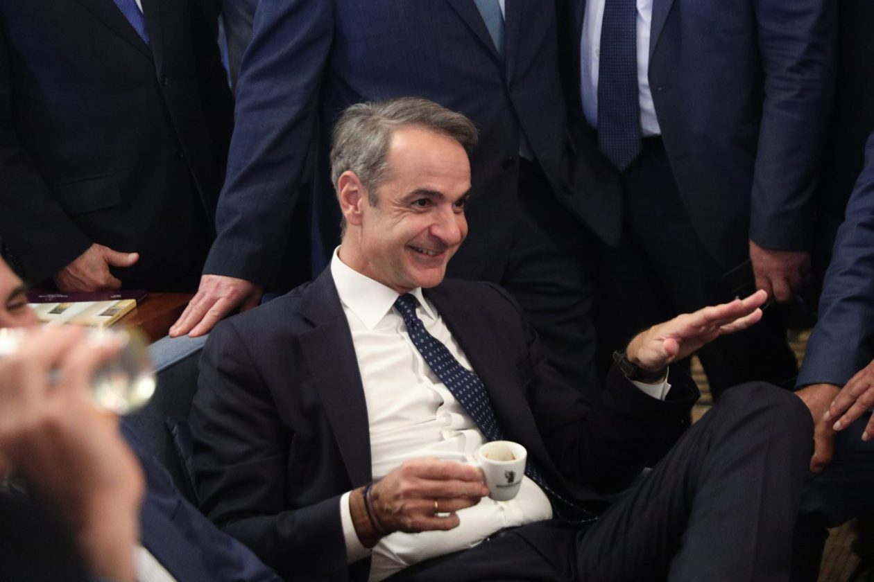 mitsotakis_galazioi_vouleutes-2