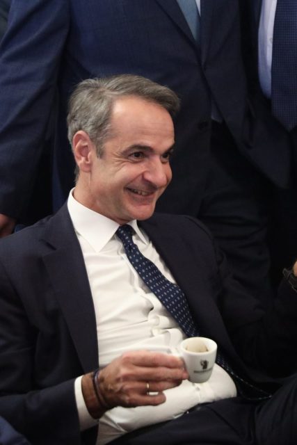 mitsotakis_galazioi_vouleutes-2