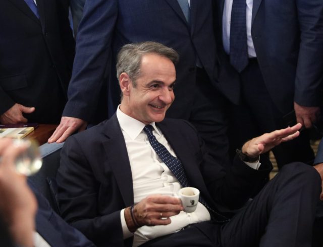 mitsotakis_galazioi_vouleutes-2