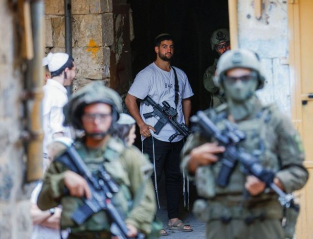 2025-08-23T151229Z_1337212088_RC22DGA1OO40_RTRMADP_5_ISRAEL-PALESTINIANS-HEBRON-SETTLERS-768×512 (1)