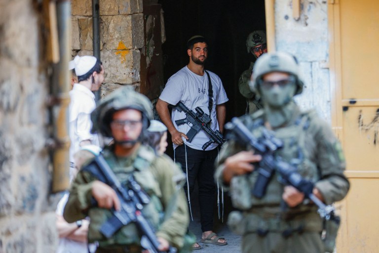 2025-08-23T151229Z_1337212088_RC22DGA1OO40_RTRMADP_5_ISRAEL-PALESTINIANS-HEBRON-SETTLERS-768×512 (1)