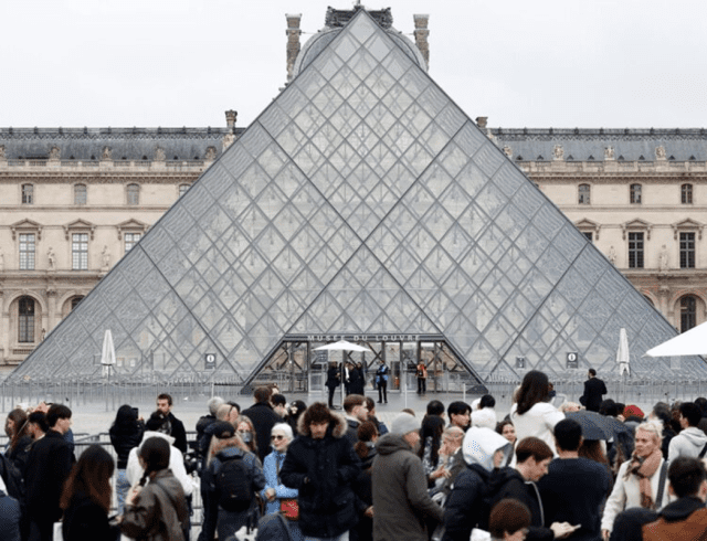 LOUVRE-1