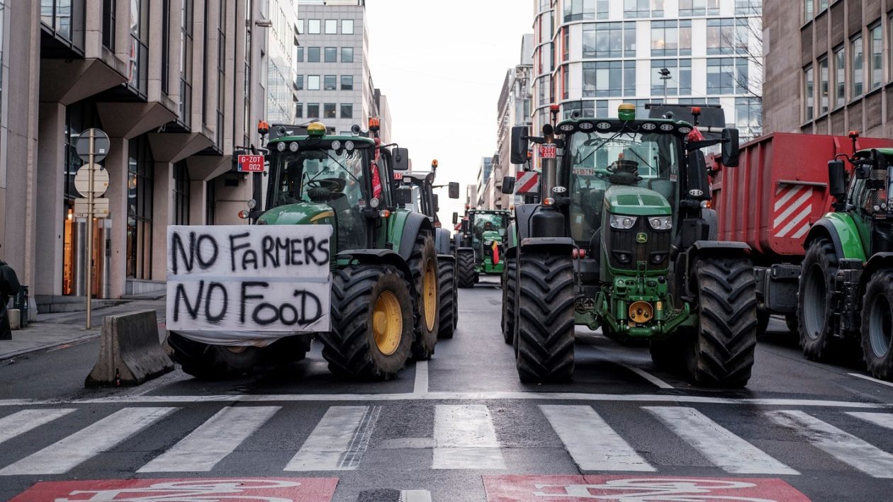 europe-farmers-protests-far-right-03012024-1