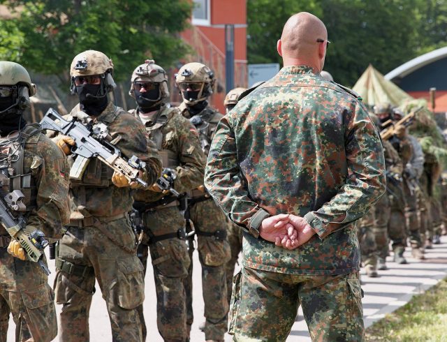 ksk-tag-der-bundeswehr-pfullendorf-100_2400x1350
