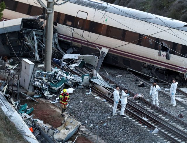 2026-01-19T081227Z_450518473_RC274JAMNRKV_RTRMADP_5_SPAIN-ACCIDENT-TRAIN