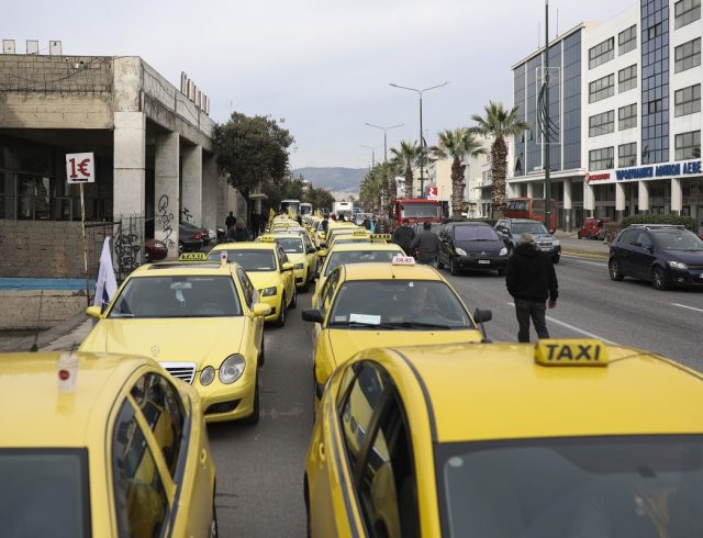 Athens; Attica; demonstration; drivers; protest; protesters; taxi; transport; transportation; Αθήνα; Αττική; Ταξί; διαμαρτυρία; διαμαρτυρόμενος; μέσα μεταφοράς; οδηγοί; στάση εργασίας; συγκέντρωση; ταξιτζήδες; ταξιτζής; ταρίφα;