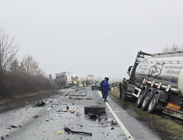 [384114] ΕΙΚΟΝΕΣ ΑΠΟ ΤΟ ΠΟΛΥΝΕΚΡΟ ΤΡΟΧΑΙΟ ΔΥΣΤΥΧΗΜΑ ΜΕ ΦΙΛΑΘΛΟΥΣ ΤΟΥ ΠΑΟΚ  ΣΤΗΝ ΤΙΜΙΣΟΑΡΑ ΤΗΣ ΡΟΥΜΑΝΙΑΣ