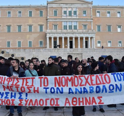 syntagma-stratiotikoi-03