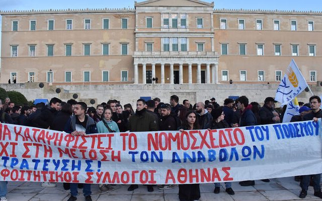 syntagma-stratiotikoi-03