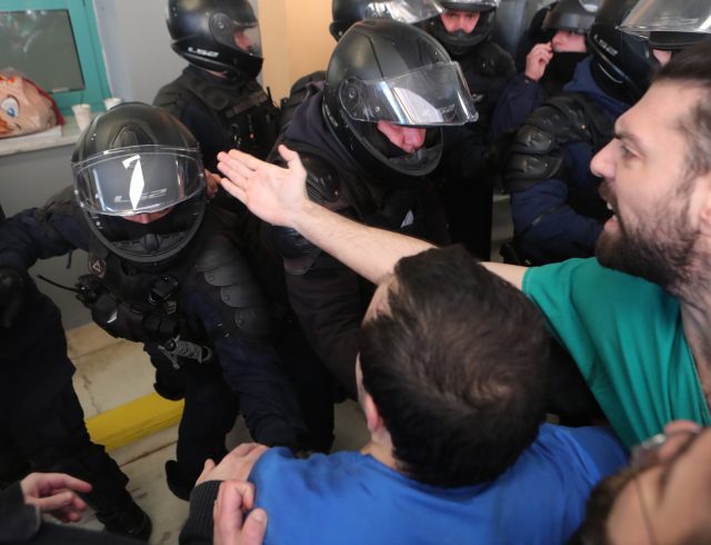 [384807] ΕΠΙΣΚΕΨΗ ΤΟΥ ΥΠΟΥΡΓΟΥ ΥΓΕΙΑΣ ΑΔΩΝΙ ΓΕΩΡΓΙΑΔΗ ΣΤΟ ΓΕΝΙΚΟ ΚΡΑΤΙΚΟ ΝΟΣΟΚΟΜΕΙΟ ΝΙΚΑΙΑΣ  (ΣΩΤΗΡΗΣ ΔΗΜΗΤΡΟΠΟΥΛΟΣ/EUROKINISSI)
