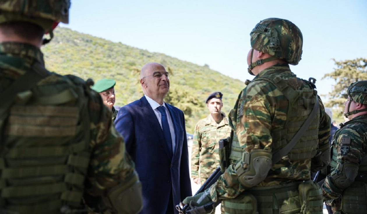 ΕΠΙΣΚΕΨΗ ΤΟΥ ΥΠΟΥΡΓΟΥ ΑΜΥΝΑΣ ΝΙΚΟΥ ΔΕΝΔΙΑ ΣΕ ΣΤΡΑΤΙΩΤΙΚΟ ΦΥΛΑΚΙΟ ΣΤΗΝ ΛΕΣΒΟ (ΠΑΝΑΓΙΩΤΗΣ ΜΠΑΛΑΣΚΑΣ/EUROKINISSI)