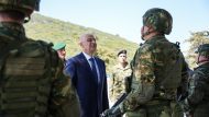 ΕΠΙΣΚΕΨΗ ΤΟΥ ΥΠΟΥΡΓΟΥ ΑΜΥΝΑΣ ΝΙΚΟΥ ΔΕΝΔΙΑ ΣΕ ΣΤΡΑΤΙΩΤΙΚΟ ΦΥΛΑΚΙΟ ΣΤΗΝ ΛΕΣΒΟ (ΠΑΝΑΓΙΩΤΗΣ ΜΠΑΛΑΣΚΑΣ/EUROKINISSI)