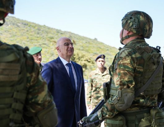ΕΠΙΣΚΕΨΗ ΤΟΥ ΥΠΟΥΡΓΟΥ ΑΜΥΝΑΣ ΝΙΚΟΥ ΔΕΝΔΙΑ ΣΕ ΣΤΡΑΤΙΩΤΙΚΟ ΦΥΛΑΚΙΟ ΣΤΗΝ ΛΕΣΒΟ (ΠΑΝΑΓΙΩΤΗΣ ΜΠΑΛΑΣΚΑΣ/EUROKINISSI)