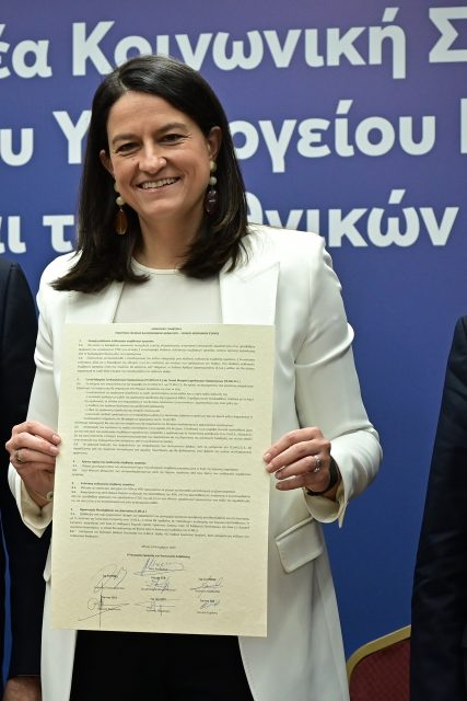 [382382] ΚΟΙΝΗ ΣΥΝΕΝΤΕΥΞΗ ΤΥΠΟΥ ΤΗΣ ΥΠΟΥΡΓΟΥ ΕΡΓΑΣΙΑΣ ΝΙΚΗΣ ΚΕΡΑΜΕΩΣ ΚΑΙ ΤΩΝ ΕΠΙΚΕΦΑΛΗΣ ΤΩΝ ΕΘΝΙΚΩΝ ΚΟΙΝΩΝΙΚΩΝ ΕΤΑΙΡΩΝ  (ΜΙΧΑΛΗΣ ΚΑΡΑΓΙΑΝΝΗΣ/EUROKINISSI)