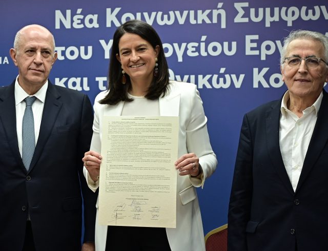 [382382] ΚΟΙΝΗ ΣΥΝΕΝΤΕΥΞΗ ΤΥΠΟΥ ΤΗΣ ΥΠΟΥΡΓΟΥ ΕΡΓΑΣΙΑΣ ΝΙΚΗΣ ΚΕΡΑΜΕΩΣ ΚΑΙ ΤΩΝ ΕΠΙΚΕΦΑΛΗΣ ΤΩΝ ΕΘΝΙΚΩΝ ΚΟΙΝΩΝΙΚΩΝ ΕΤΑΙΡΩΝ  (ΜΙΧΑΛΗΣ ΚΑΡΑΓΙΑΝΝΗΣ/EUROKINISSI)