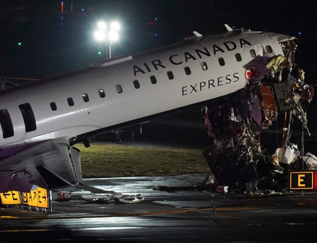 NY_airplainlaguardia-crash-6