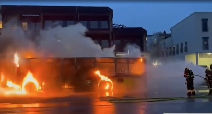 bus-on-fire-suisse-768×365-1