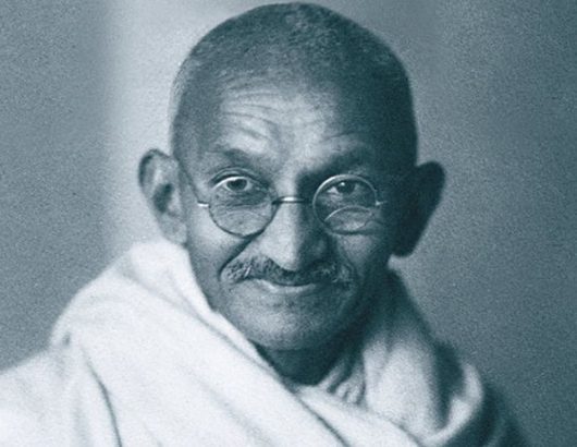 Mohandas_Gandhi 715Χ460