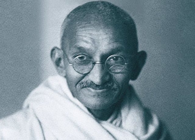 Mohandas_Gandhi 715Χ460