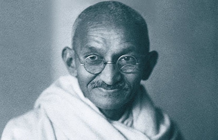 Mohandas_Gandhi 715Χ460