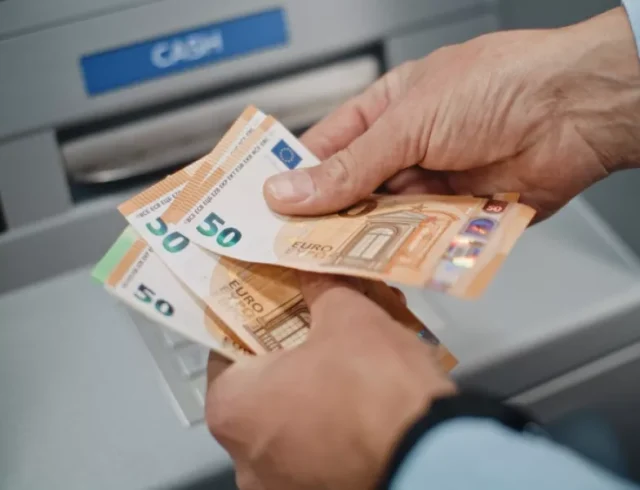 shutterstock-atm.jpg