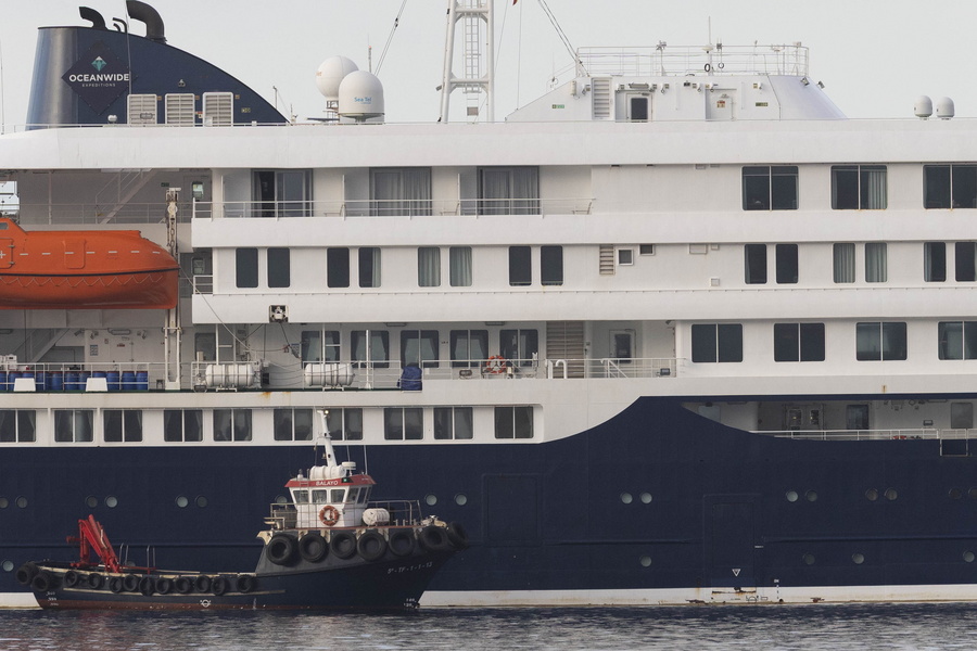 MV Hondius enters the port of Granadilla de Abona to anchor, disembark passengers