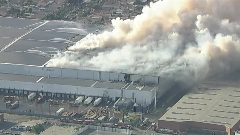 Los Angeles mayor declares emergency over warehouse fire