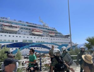 crown-iris-2-768×576