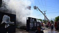 [387698] ΠΥΡΚΑΓΙΑ ΣΕ ΚΑΤΑΣΤΗΜΑ ΑΝΤΑΛΛΑΚΤΙΚΩΝ ΑΥΤΟΚΙΝΗΤΩΝ ΣΤΟ ΜΕΝΙΔΙ  (ΜΙΧΑΛΗΣ ΚΑΡΑΓΙΑΝΝΗΣ / EUROKINISSI)