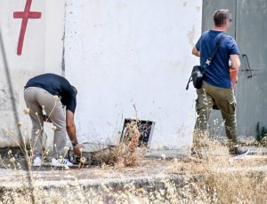 ΑΝΔΡΑΣ ΤΡΑΥΜΑΤΙΣΤΗΚΕ ΣΤΟ ΚΕΦΑΛΙ ΑΠΟ ΣΦΑΙΡΑ ΚΑΤΑ ΤΗ ΔΙΑΡΚΕΙΑ ΑΣΤΥΝΟΜΙΚΗΣ ΚΑΤΑΔΙΩΞΗΣ ΣΤΟ ΑΡΓΟΣ ΑΡΝΟΥΜΕΝΟΣ ΝΑ ΣΤΑΜΑΤΙΣΕΙ ΣΕ ΕΛΕΓΧΟ  (ΒΑΣΙΛΗΣ ΠΑΠΑΔΟΠΟΥΛΟΣ / EUROKINISSI)