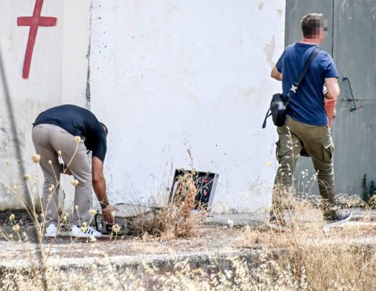 ΑΝΔΡΑΣ ΤΡΑΥΜΑΤΙΣΤΗΚΕ ΣΤΟ ΚΕΦΑΛΙ ΑΠΟ ΣΦΑΙΡΑ ΚΑΤΑ ΤΗ ΔΙΑΡΚΕΙΑ ΑΣΤΥΝΟΜΙΚΗΣ ΚΑΤΑΔΙΩΞΗΣ ΣΤΟ ΑΡΓΟΣ ΑΡΝΟΥΜΕΝΟΣ ΝΑ ΣΤΑΜΑΤΙΣΕΙ ΣΕ ΕΛΕΓΧΟ  (ΒΑΣΙΛΗΣ ΠΑΠΑΔΟΠΟΥΛΟΣ / EUROKINISSI)