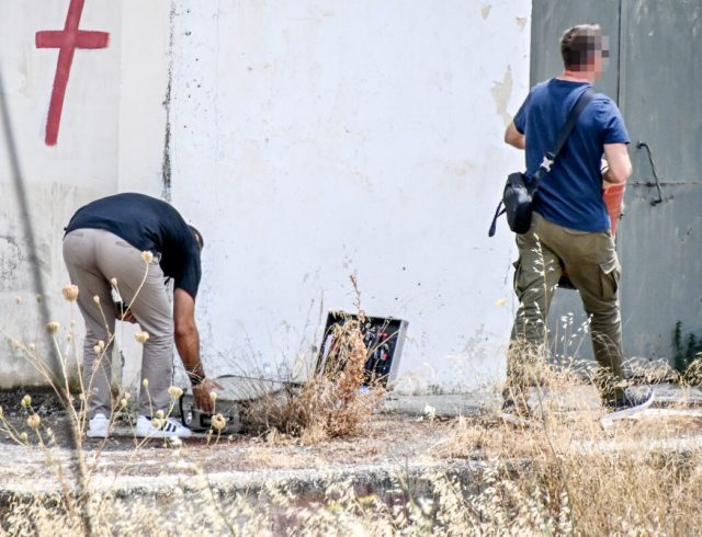 ΑΝΔΡΑΣ ΤΡΑΥΜΑΤΙΣΤΗΚΕ ΣΤΟ ΚΕΦΑΛΙ ΑΠΟ ΣΦΑΙΡΑ ΚΑΤΑ ΤΗ ΔΙΑΡΚΕΙΑ ΑΣΤΥΝΟΜΙΚΗΣ ΚΑΤΑΔΙΩΞΗΣ ΣΤΟ ΑΡΓΟΣ ΑΡΝΟΥΜΕΝΟΣ ΝΑ ΣΤΑΜΑΤΙΣΕΙ ΣΕ ΕΛΕΓΧΟ  (ΒΑΣΙΛΗΣ ΠΑΠΑΔΟΠΟΥΛΟΣ / EUROKINISSI)