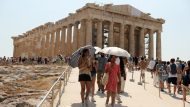 ΤΟΥΡΙΣΤΕΣ ΕΠΙΣΚΕΠΤΟΝΤΑΙ ΤΗΝ ΑΚΡΟΠΟΛΗ