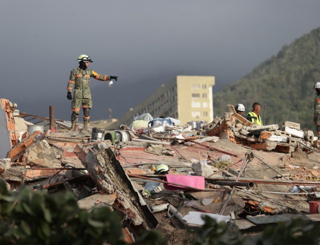 Venezuela restricts access to earthquake-hit La Guaira state