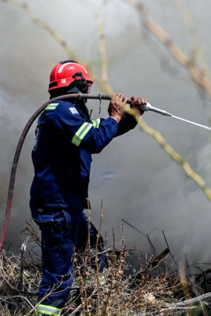 [388666] ΕΚΡΗΞΗ ΚΑΙ ΠΥΡΚΑΓΙΑ ΣΕ ΕΡΓΟΣΤΑΣΙΟ ΣΤΑ ΕΞΑΜΙΛΙΑ ΚΟΡΙΝΘΙΑΣ  (ΒΑΣΙΛΗΣ ΨΩΜΑΣ/EUROKINISSI)