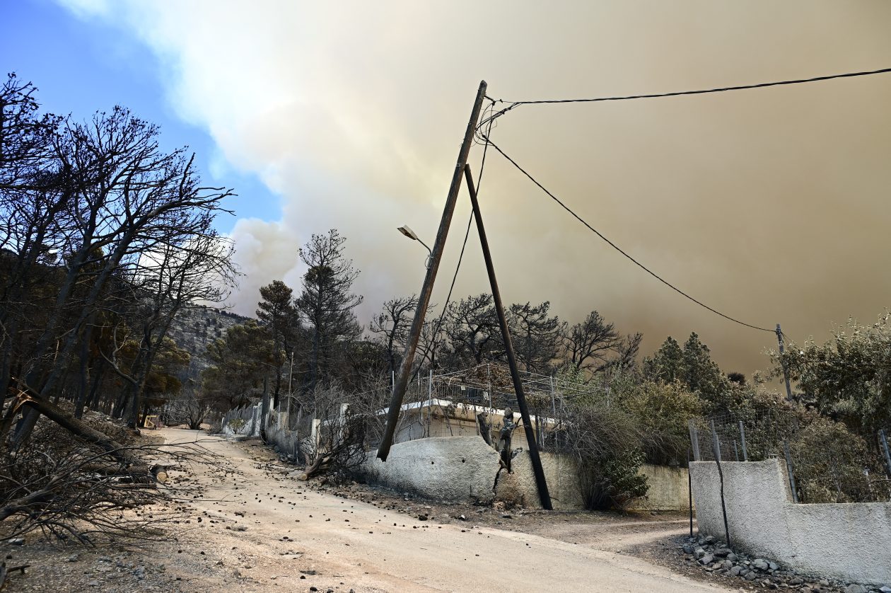 [388802] ΕΙΚΟΝΕΣ ΚΑΤΑΣΤΡΟΦΗΣ ΑΠΟ ΤΑ  ΚΑΜΕΝΑ ΣΤΟ ΠΟΡΤΟ ΓΕΡΜΕΝΟ (ΜΙΧΑΛΗΣ ΚΑΡΑΓΙΑΝΝΗΣ / EUROKINISSI)
