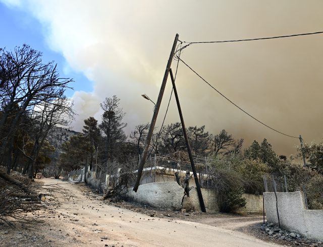 [388802] ΕΙΚΟΝΕΣ ΚΑΤΑΣΤΡΟΦΗΣ ΑΠΟ ΤΑ  ΚΑΜΕΝΑ ΣΤΟ ΠΟΡΤΟ ΓΕΡΜΕΝΟ (ΜΙΧΑΛΗΣ ΚΑΡΑΓΙΑΝΝΗΣ / EUROKINISSI)