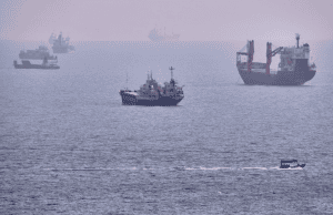 Μόλις δύο πλοία διέσχισαν το Ορμούζ τη Δευτέρα