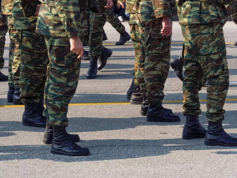 shutterstock_greek_army_soldiers.jpg (1)