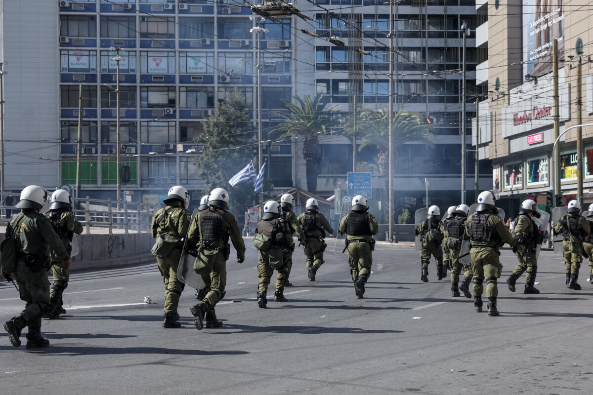 ΣΥΛΛΗΨΕΙΣ ΣΤΗ ΠΕΡΙΟΧΗ ΤΗΣ ΟΜΟΝΟΙΑΣ ΜΕΤΑ ΤΟ ΤΕΛΟΣ ΤΟΥ ΠΑΝΕΚΠΑΙΔΕΥΤΙΚΟΥ ΣΥΛΛΑΛΗΤΗΡΙΟΥ  (ΔΑΝΑΗ ΔΑΥΛΟΠΟΥΛΟΥ / EUROKINISSI)