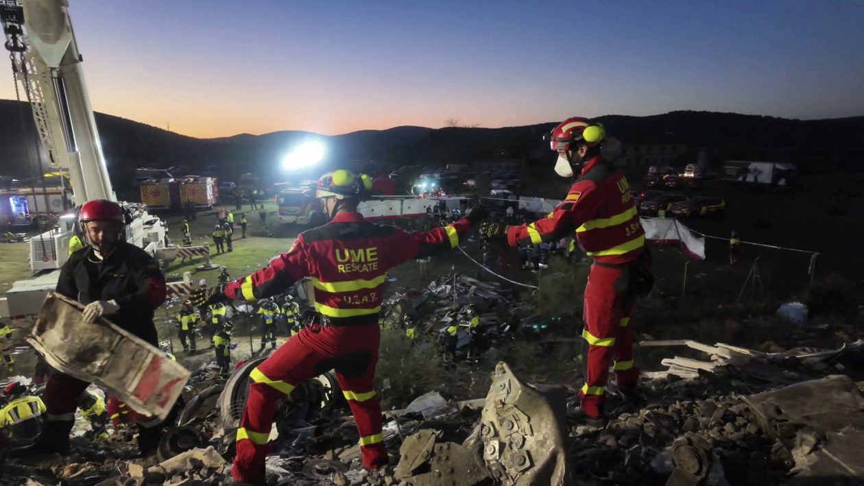 SPAIN-TRAIN-ACCIDENT-TRANSPORT