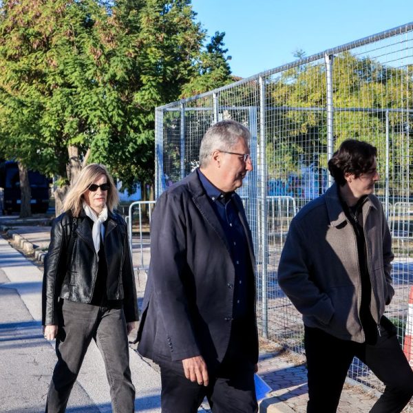 γονεις τεμπη