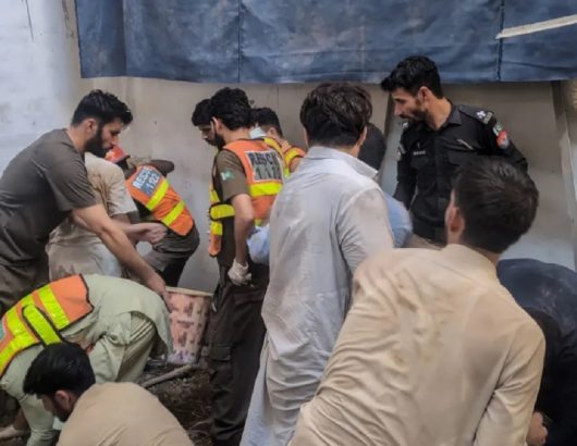 pakistan-peshwar-school-collapse