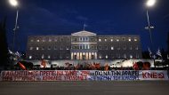 sygkentr-kne-syntagma-16-xronos-podosfairistis-17a