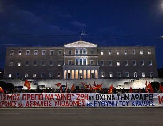 sygkentr-kne-syntagma-16-xronos-podosfairistis-17a